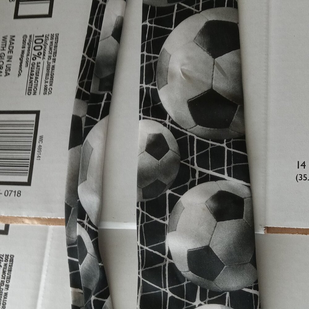 Ralph Marlin soccer ball tie (2000)